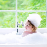 PAEDIPROTECT Shampoing et lotion lavante 2en1 pour bébés et enfants 200 ml, nettoyage délicat et cheveux sans parfum ni microplastiques, le gel douche hydrate les peaux sèches et sensibles, également pour adultes Enfants - Bain et Soin Naty Shop