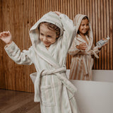 Suavinex, shampoing soin pour enfants de 3 à 10 ans, sans allergène, sans paraben, sans silicone, adapté aux peaux sensibles, sans déchirure ni tiraillement, 95% d'ingrédients d'origine naturelle, Enfants - Bain et Soin Naty Shop