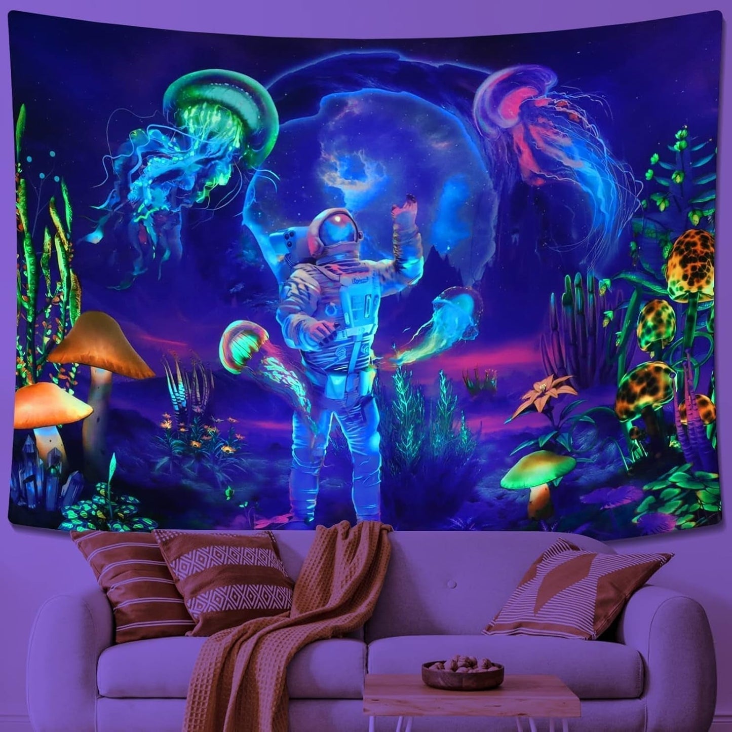 Tapisserie betylfoy lumière noire astronaute plantes réactives méduses Maison - Accessoires et Décorations Naty Shop